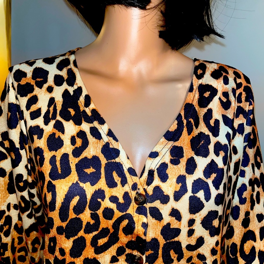 Suvimuga light weight jacket leopard colored .Size XL